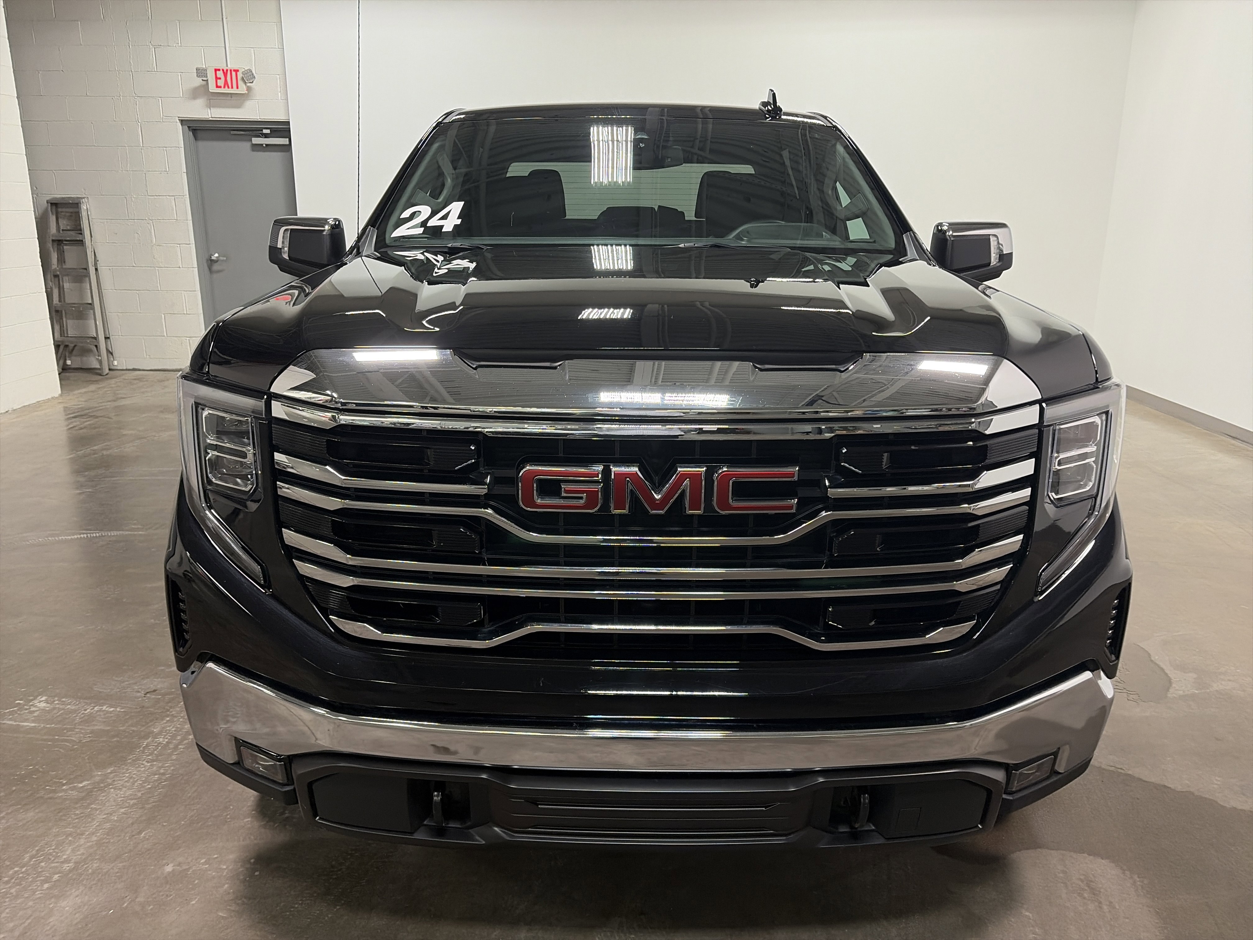 Used 2024 GMC Sierra 1500 SLT image 8