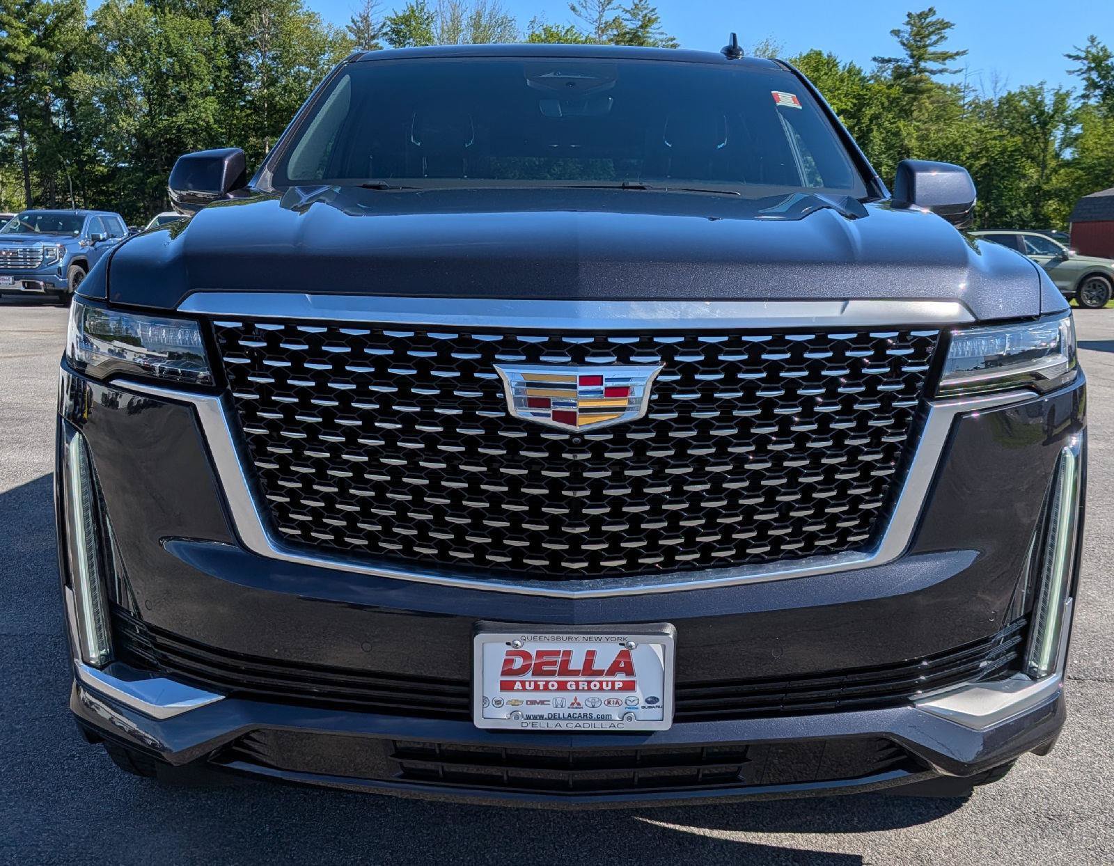 Used 2023 Cadillac Escalade Premium Luxury AWD/4WD image 2