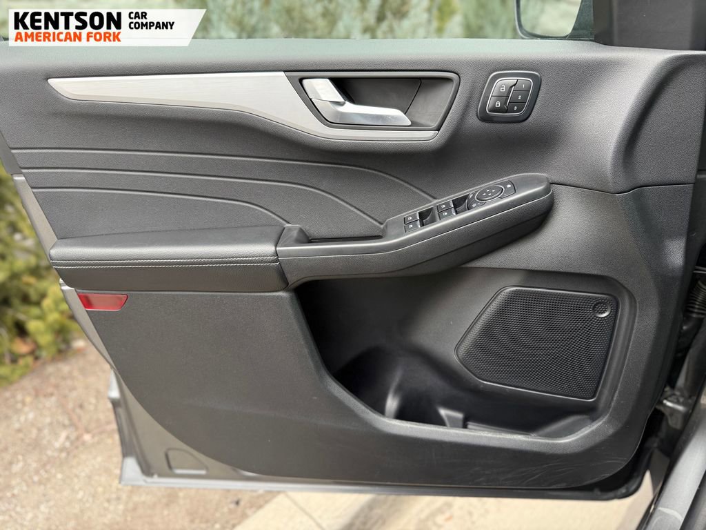 Used 2025 Ford Escape Platinum image 23