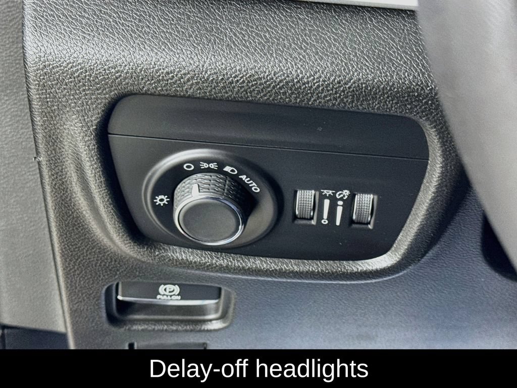 Used 2023 Jeep Grand Cherokee Altitude RWD image 12