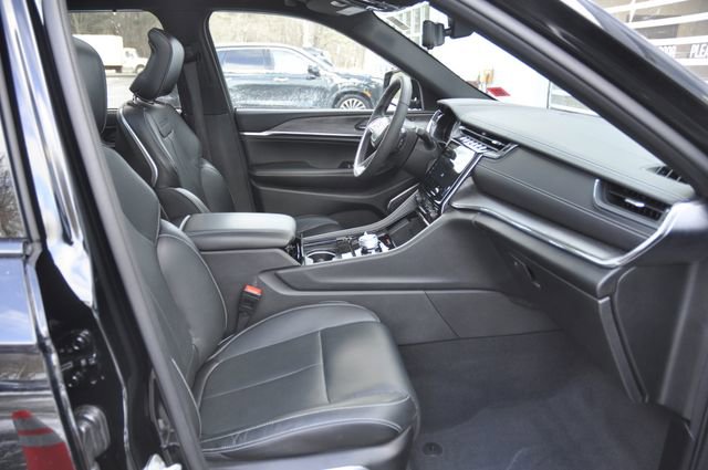 Used 2024 Jeep Grand Cherokee Overland w/ Luxury Tech Group IV image 40