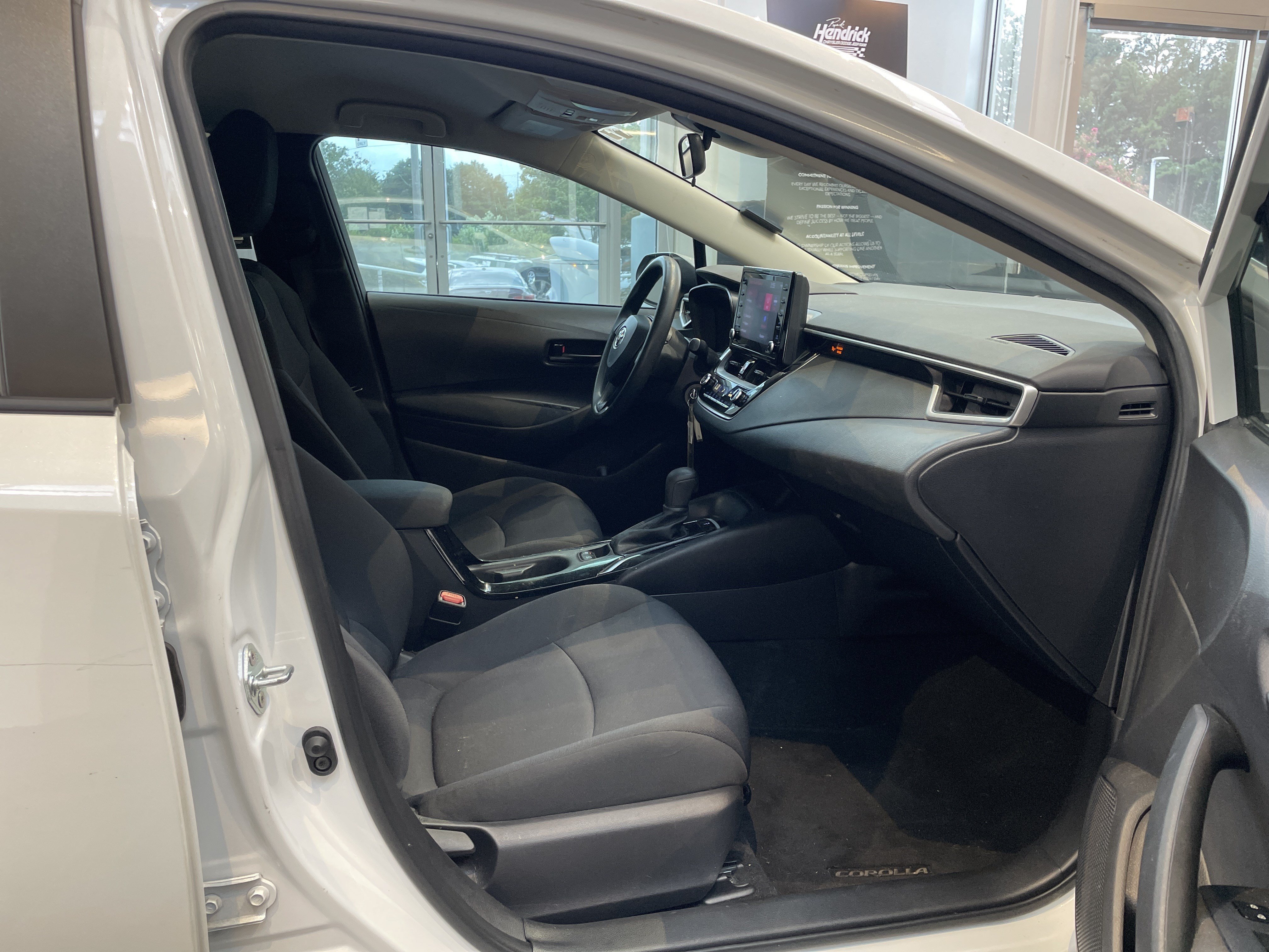 Used 2022 Toyota Corolla LE FWD image 33