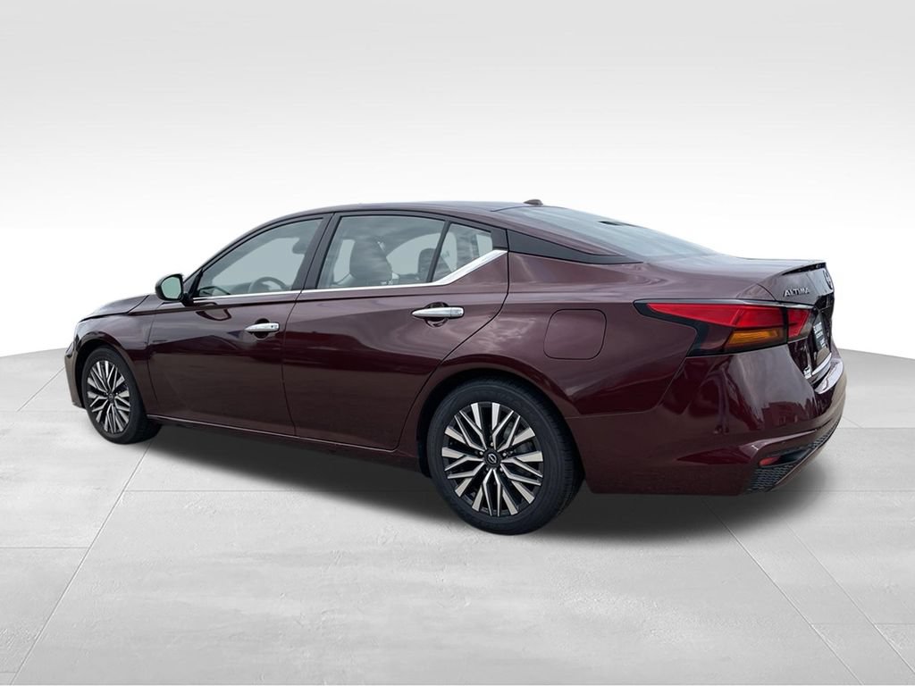 Used 2024 Nissan Altima 2.5 SV FWD image 6
