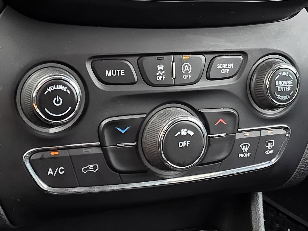 Used 2019 Jeep Cherokee Latitude Plus w/ Cold Weather Group image 31