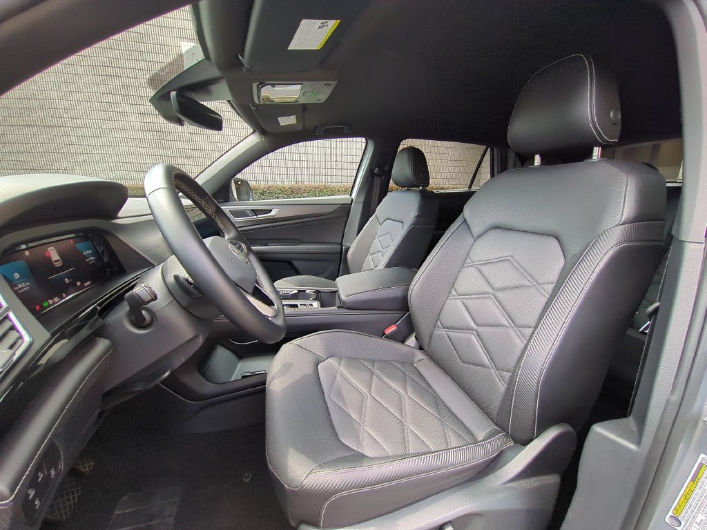 Used 2025 Volkswagen Atlas Cross Sport SE FWD image 24