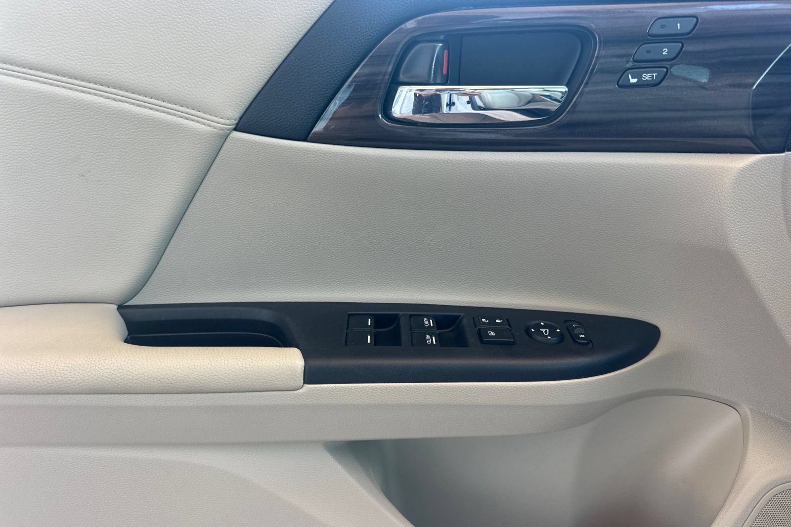 Used 2016 Honda Accord EX-L image 12