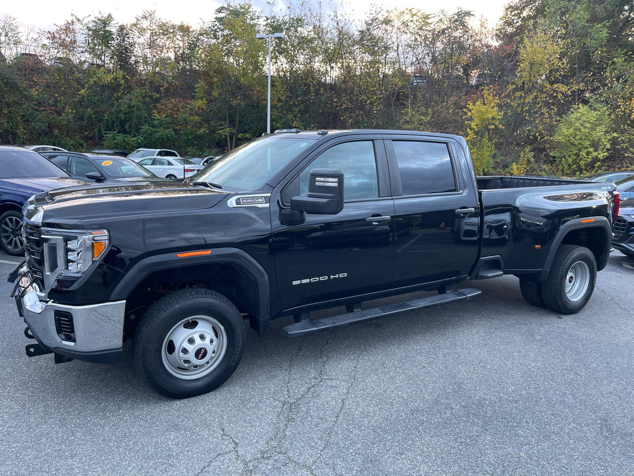 Used 2022 GMC Sierra 3500 Pro w/ Convenience Package image 5