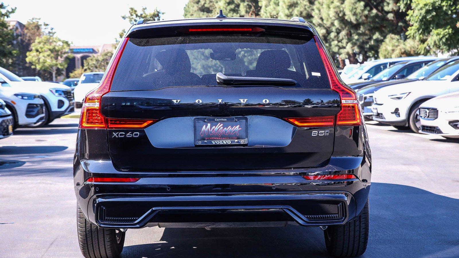 Used 2025 Volvo XC60 B5 Plus image 10