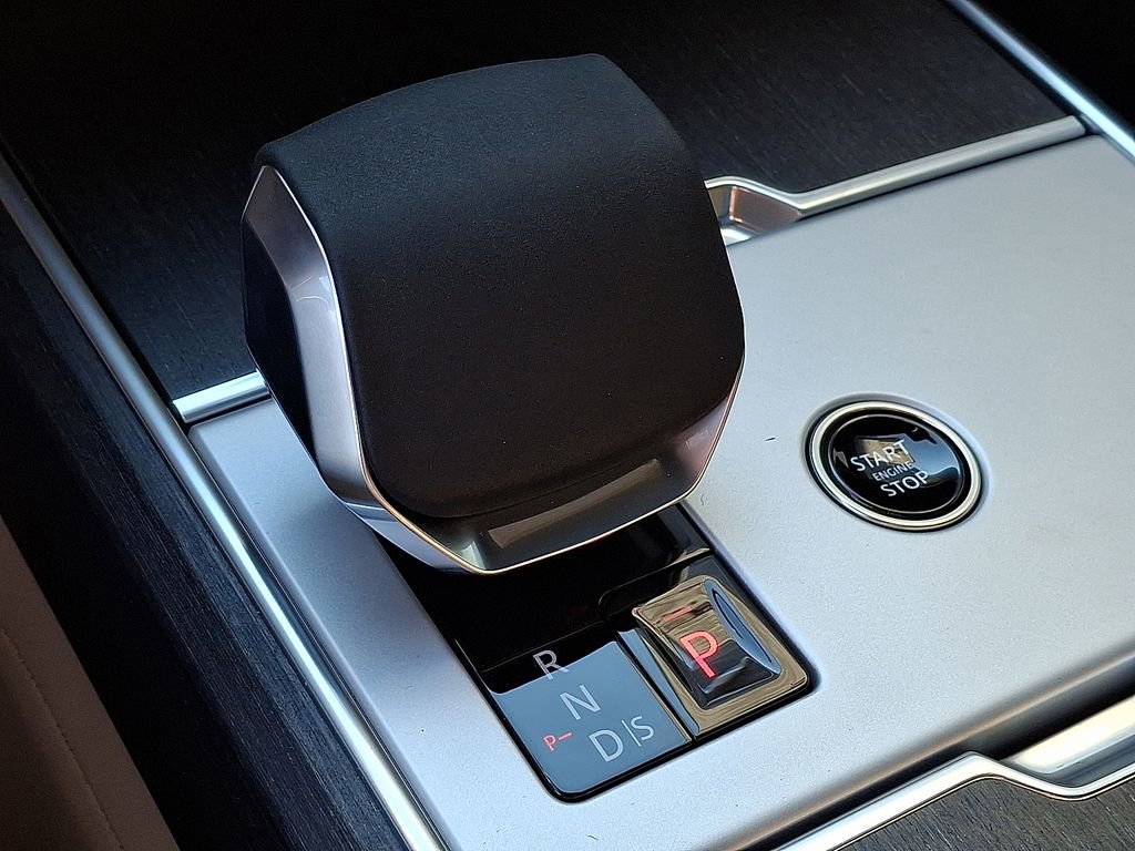 New 2026 Land Rover Range Rover Long Wheelbase SE image 13