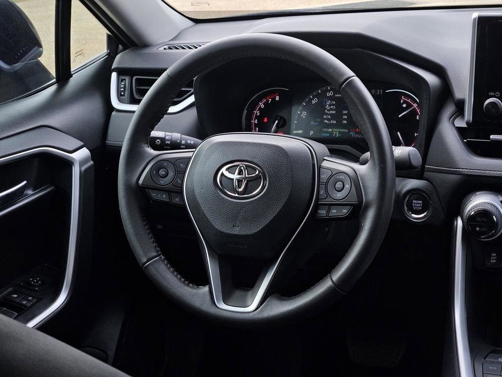 Used 2023 Toyota RAV4 XLE Premium image 16