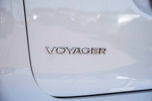 Used 2022 Chrysler Voyager LX FWD image 10