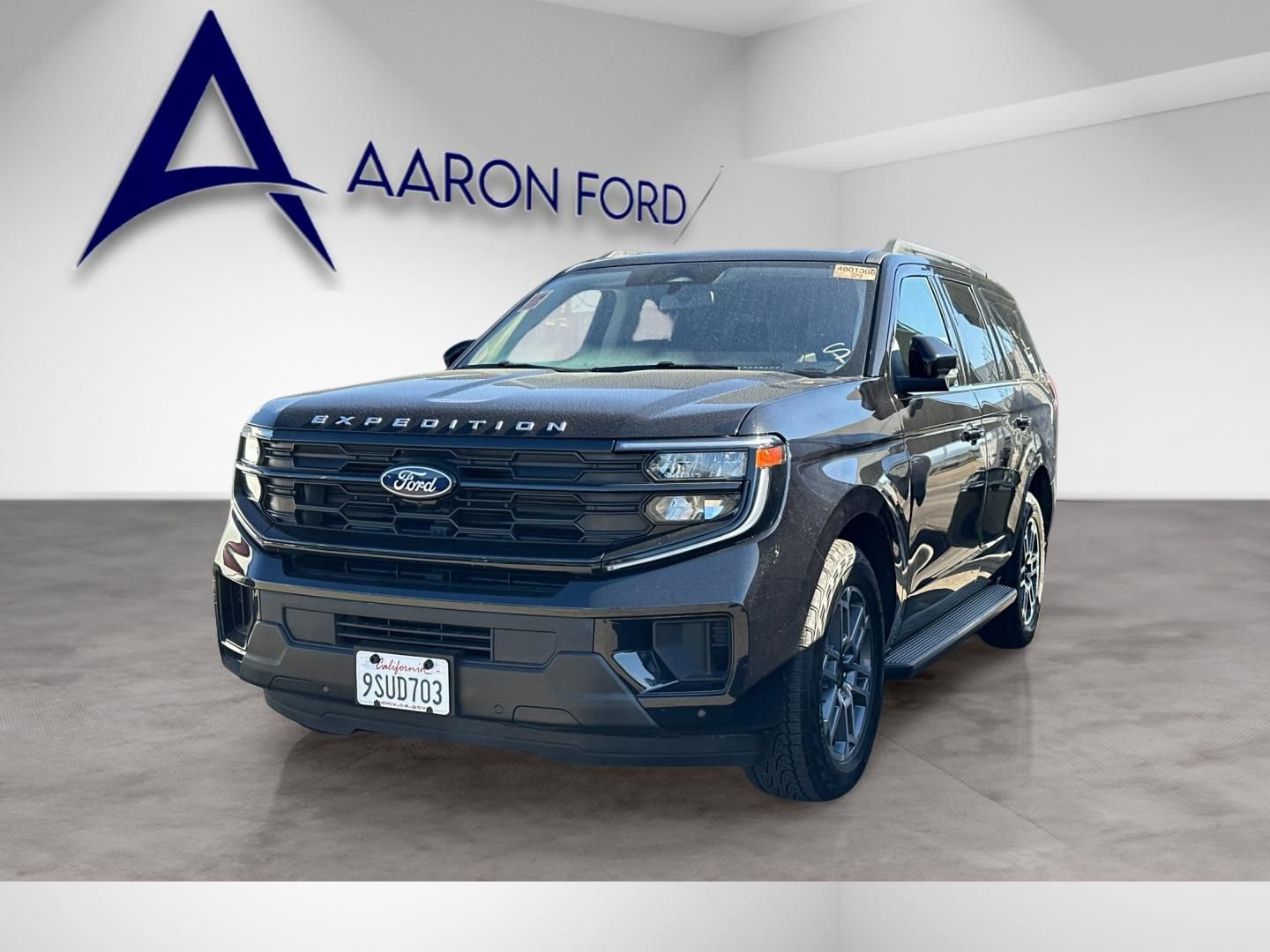 Used 2025 Ford Expedition Active AWD/4WD image 2