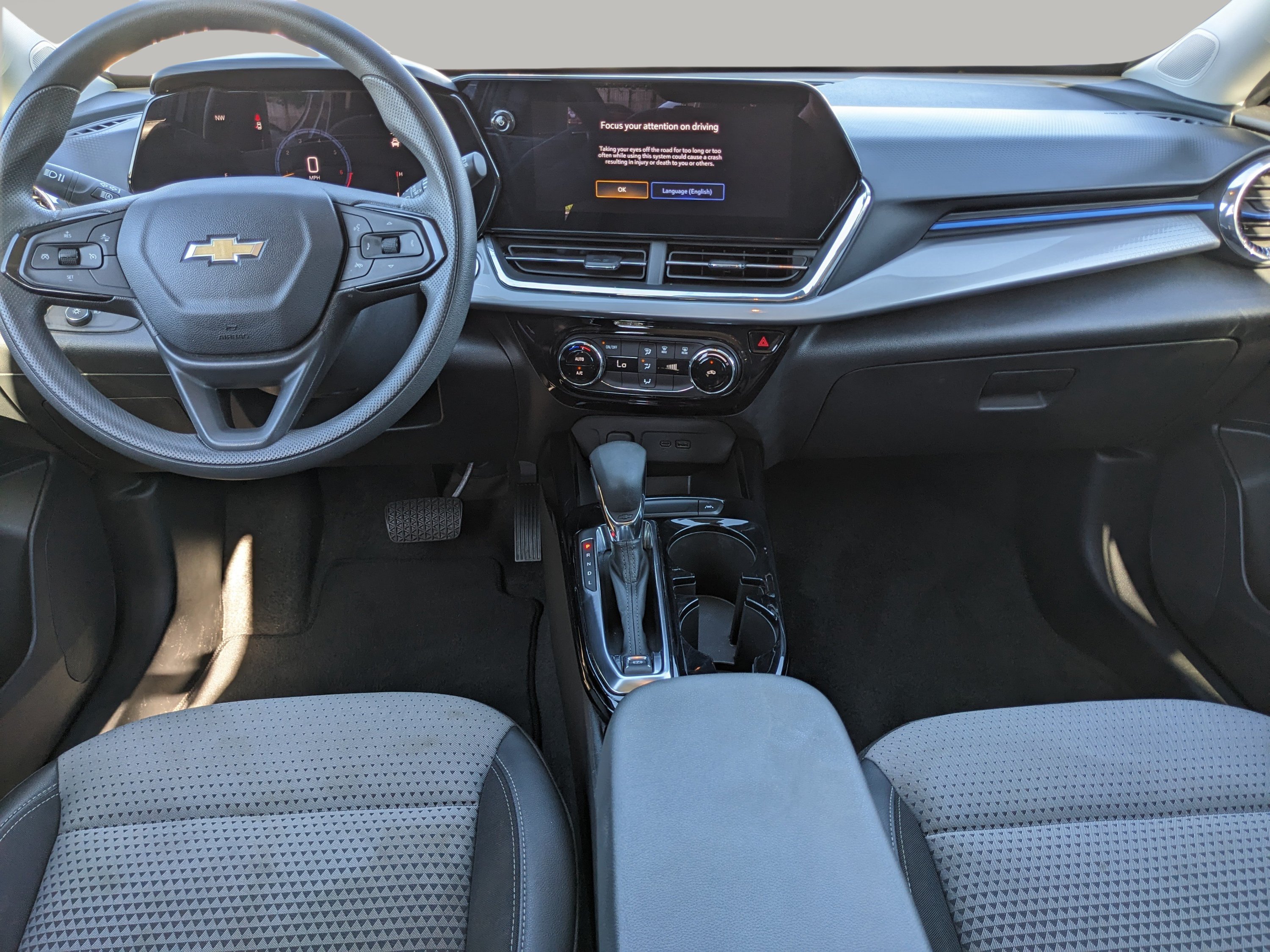 Used 2025 Chevrolet Trax LT FWD image 15