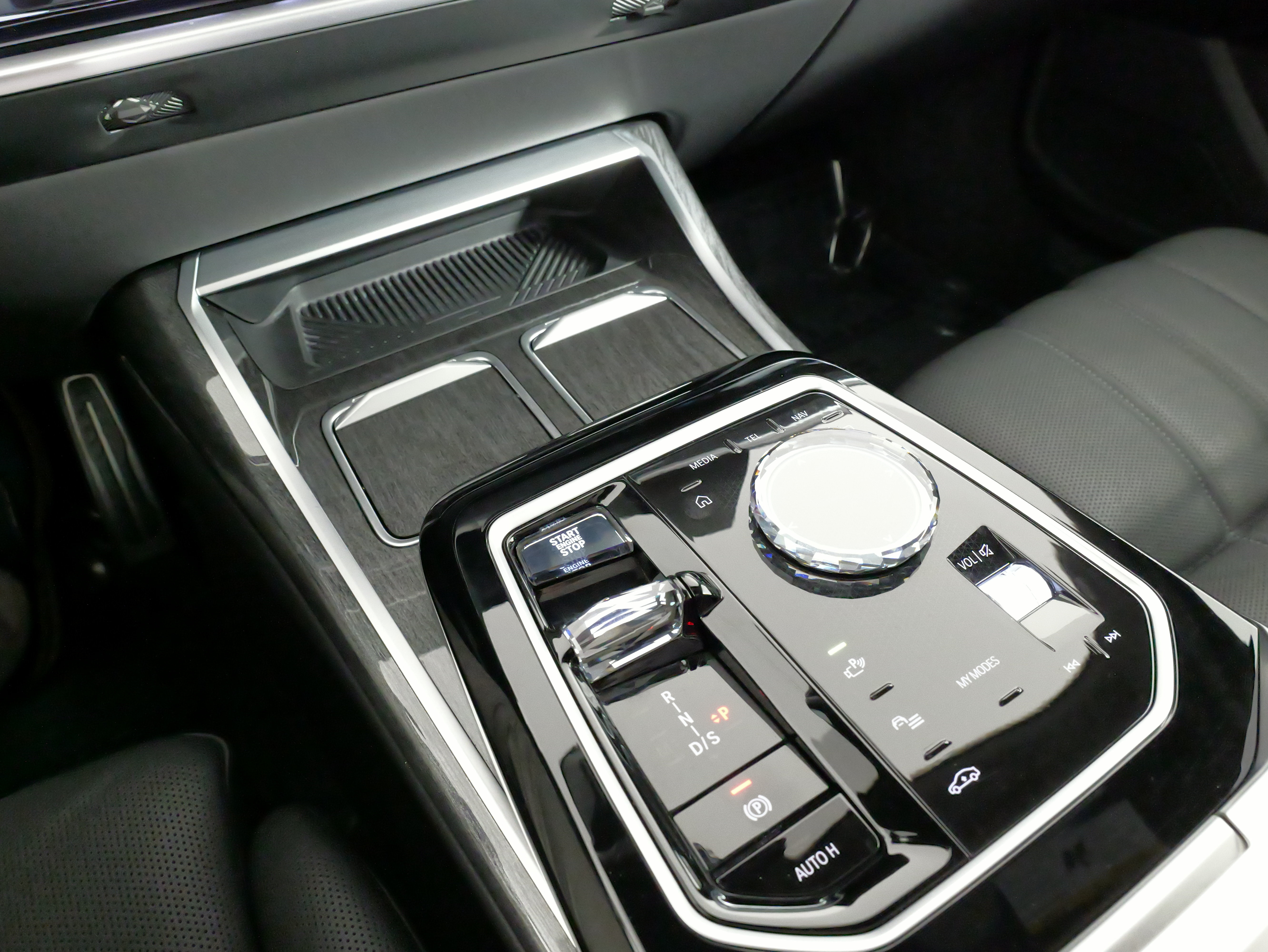 Used 2023 BMW 740i w/ Executive Package RWD image 61