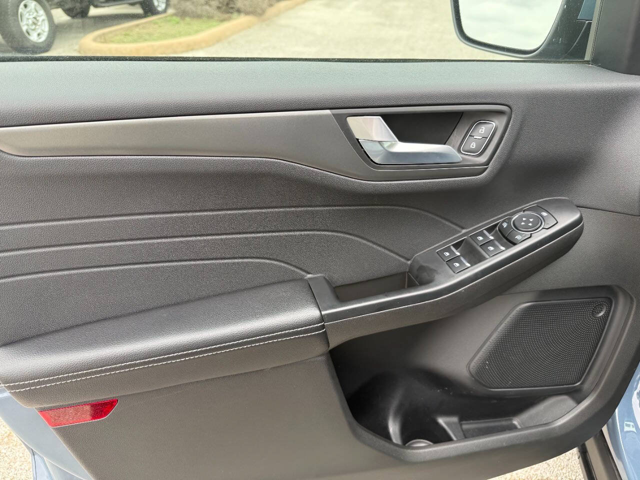 Used 2025 Ford Escape SE FWD image 10