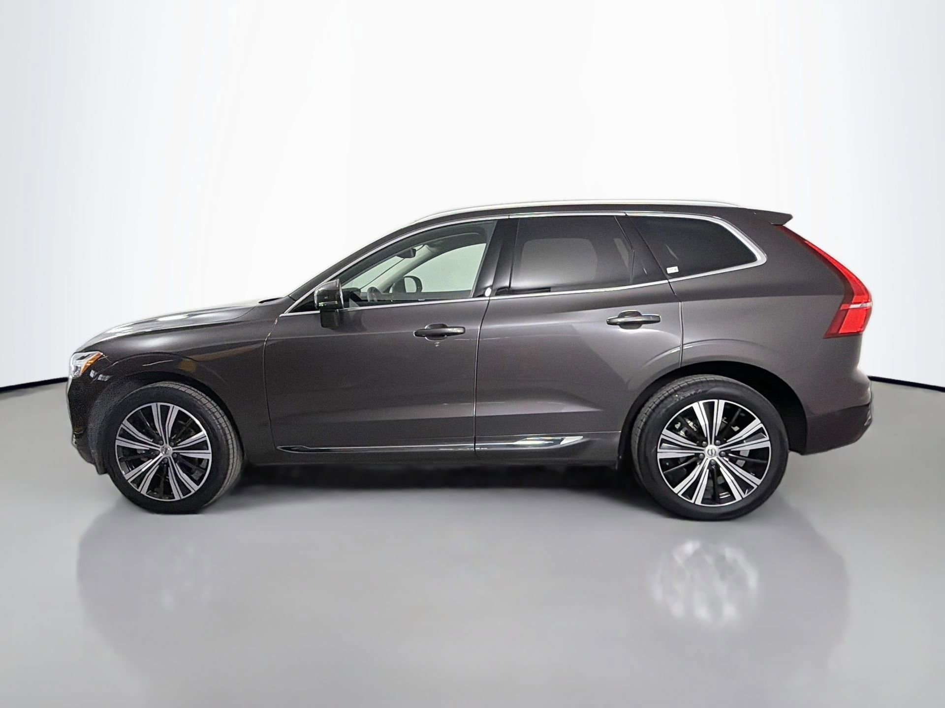 Certified 2023 Volvo XC60 B5 Ultimate w/ Protection Package FWD image 9