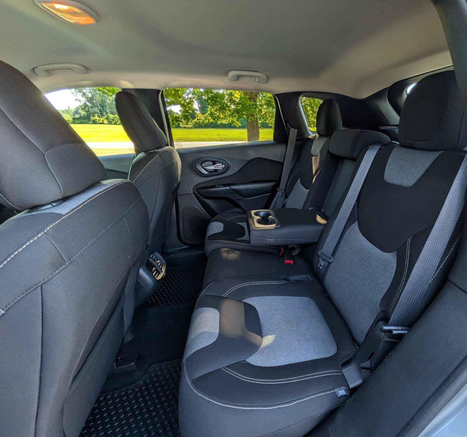 Used 2016 Jeep Cherokee Sport w/ Cold Weather Group AWD/4WD image 22