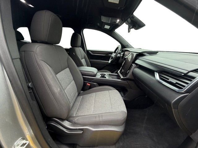 Used 2025 GMC Acadia Elevation image 13