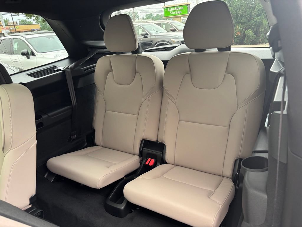 New 2026 Volvo XC90 B5 Core w/ Protection Package Premier AWD/4WD image 17