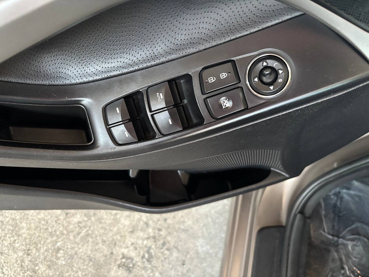 Used 2012 Hyundai Elantra Limited FWD image 13