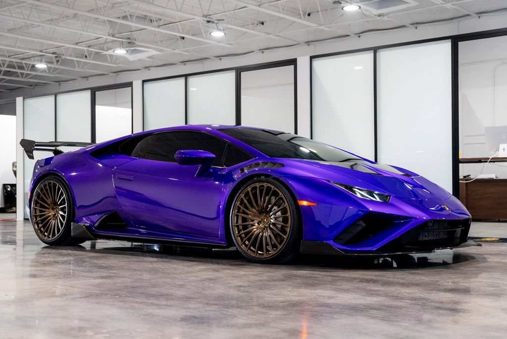 Used 2021 Lamborghini Huracan EVO RWD image 2