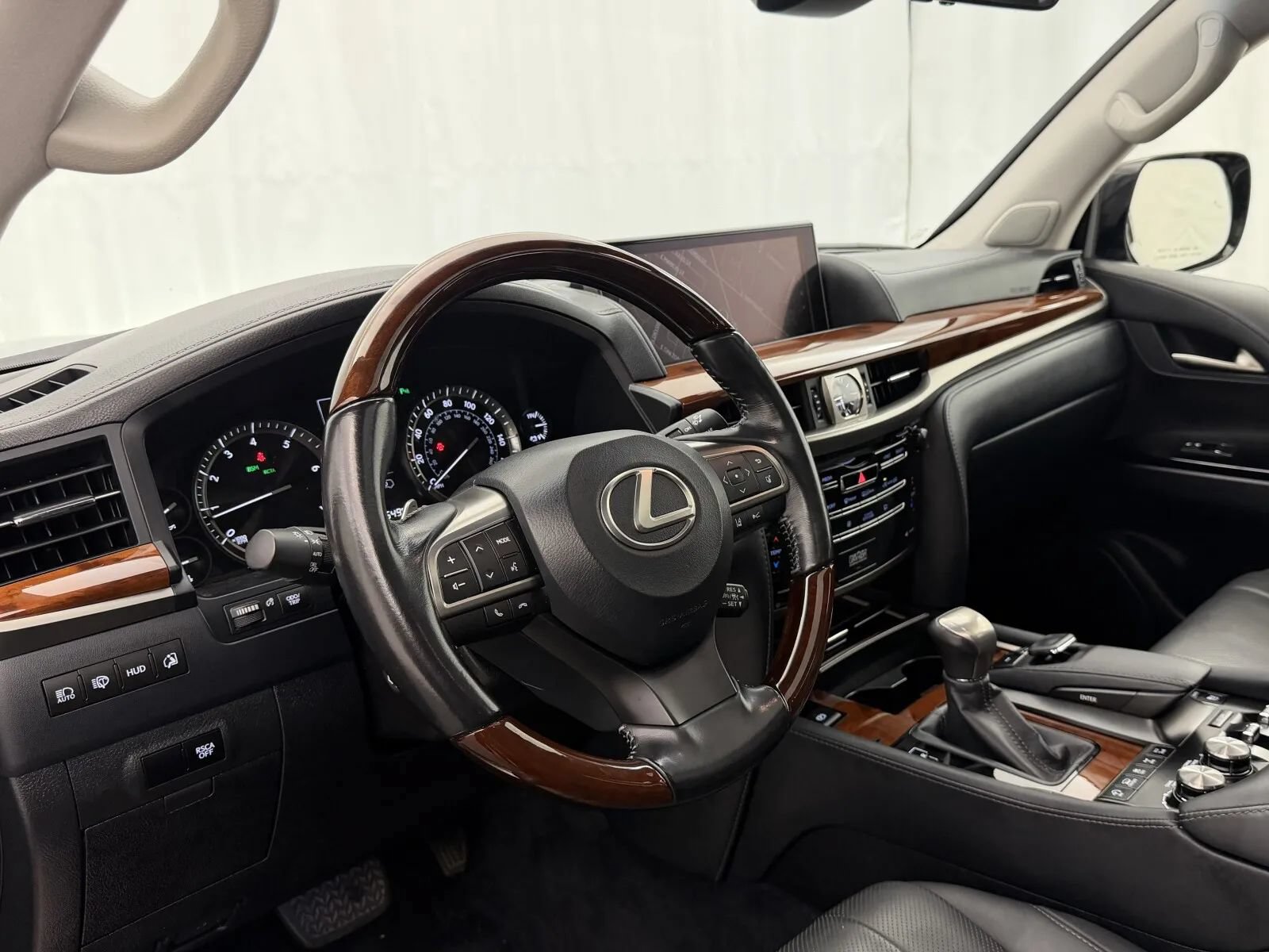 Used 2016 Lexus LX 570 4WD w/ Luxury Package image 5