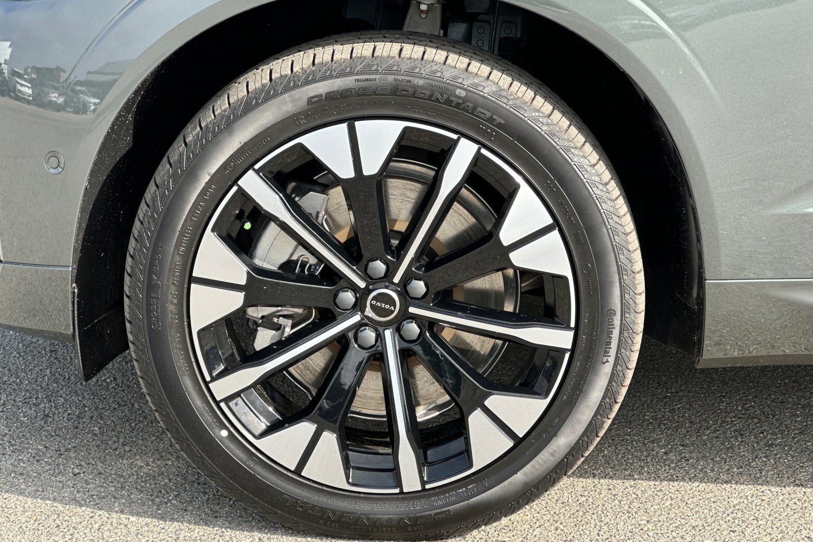 New 2026 Volvo XC60 T8 Plus w/ Climate Package PRO AWD/4WD image 26