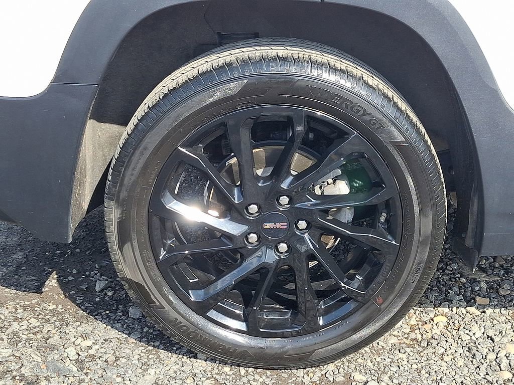 Used 2023 GMC Terrain SLE w/ Driver Convenience Package image 10