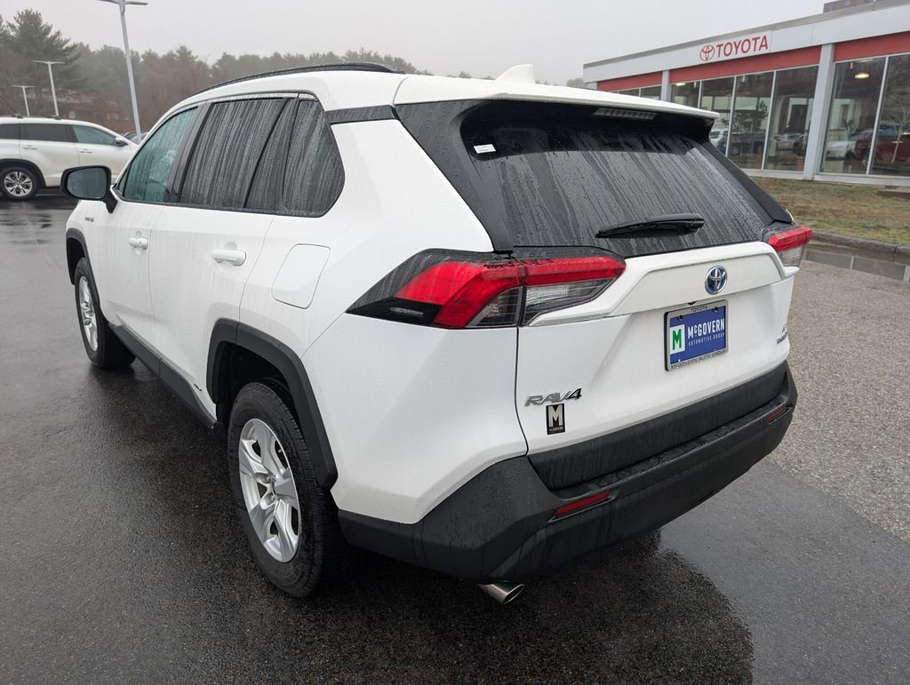 Used 2021 Toyota RAV4 LE AWD/4WD image 3