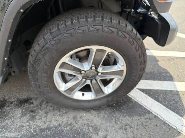 Used 2022 Jeep Wrangler Unlimited Sahara AWD/4WD image 32