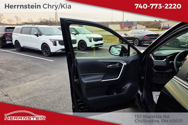 Used 2023 Toyota RAV4 XLE w/ Convenience Package image 13