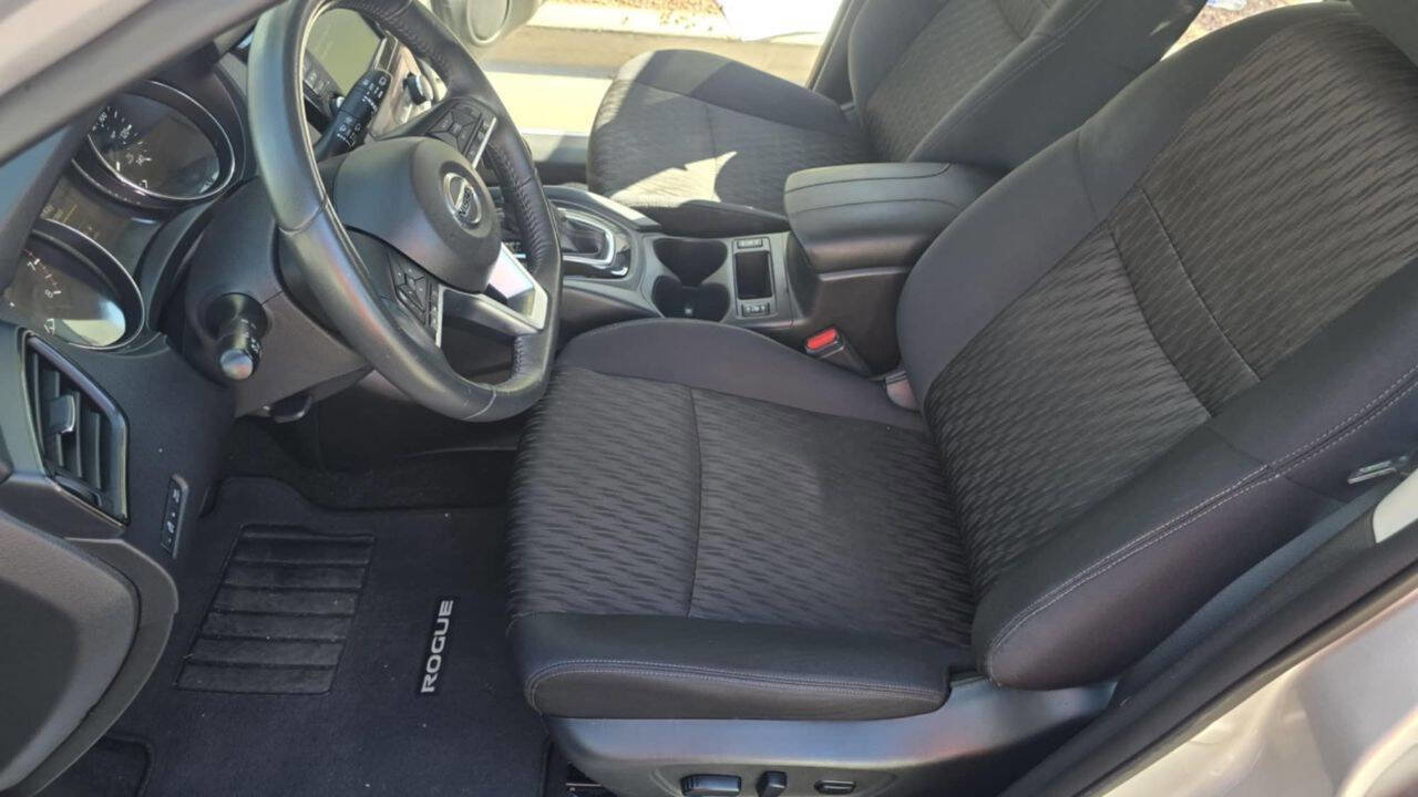 Used 2018 Nissan Rogue SV image 9