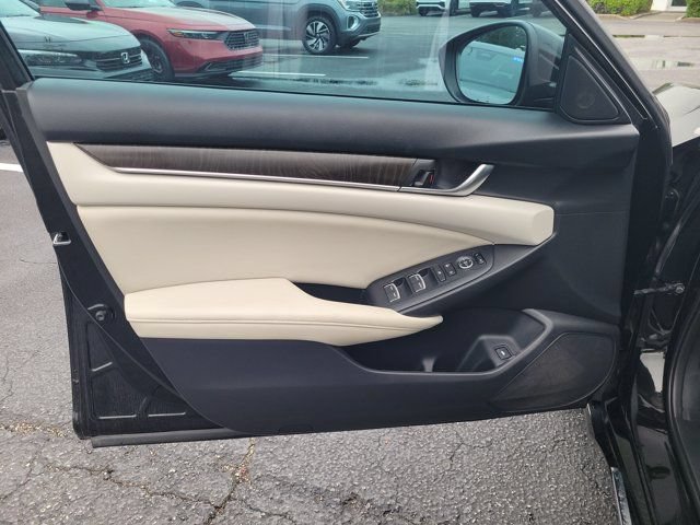 Used 2018 Honda Accord EX image 16