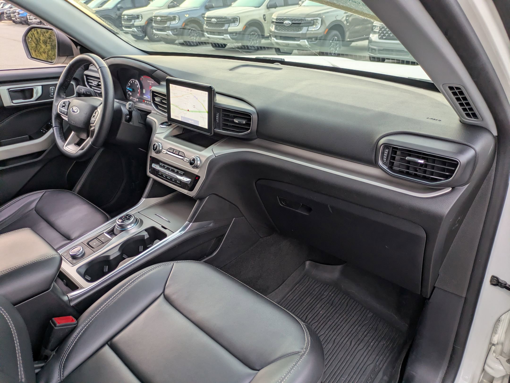 Certified 2022 Ford Explorer XLT w/ Equipment Group 202A image 40