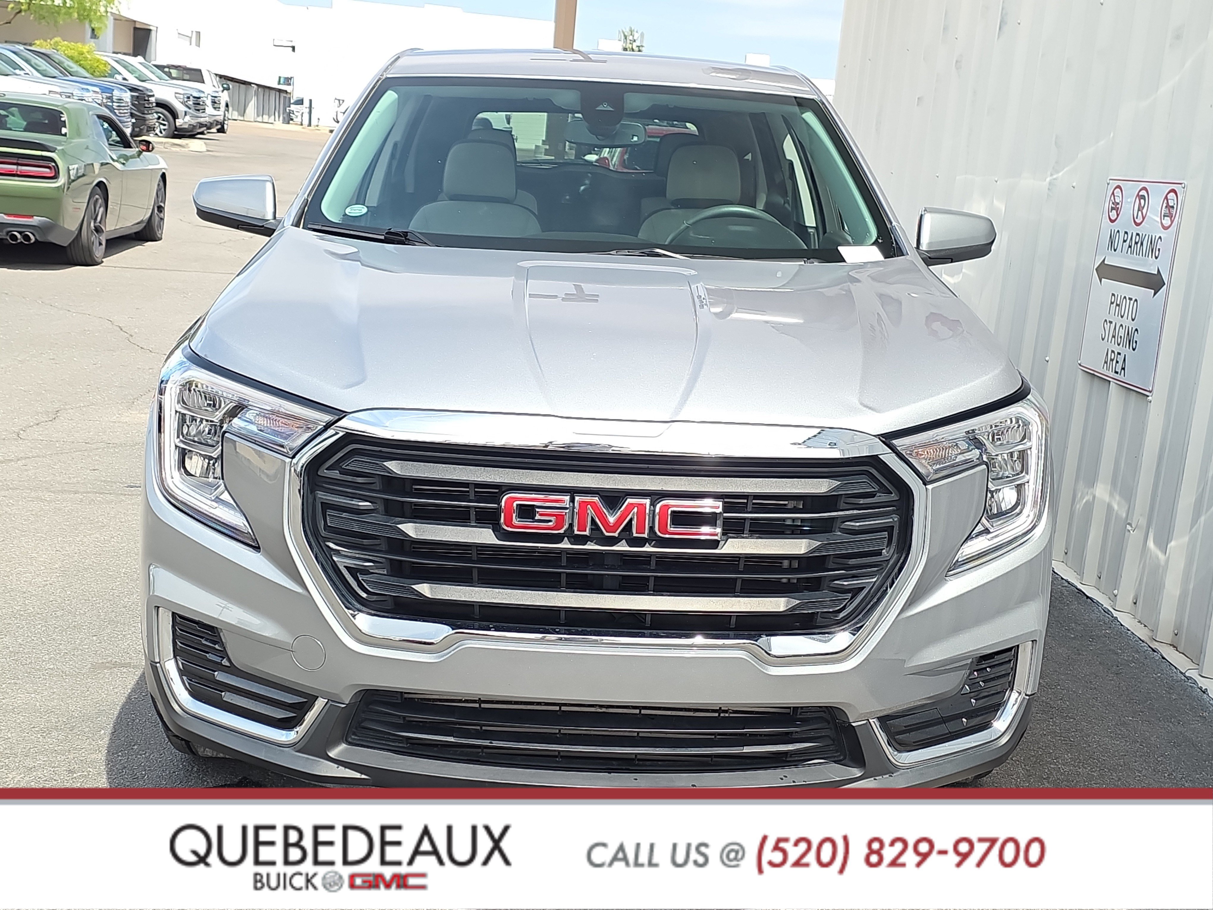 Used 2024 GMC Terrain SLE FWD image 2