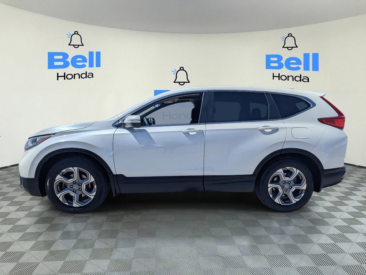 Used 2018 Honda CR-V EX image 2