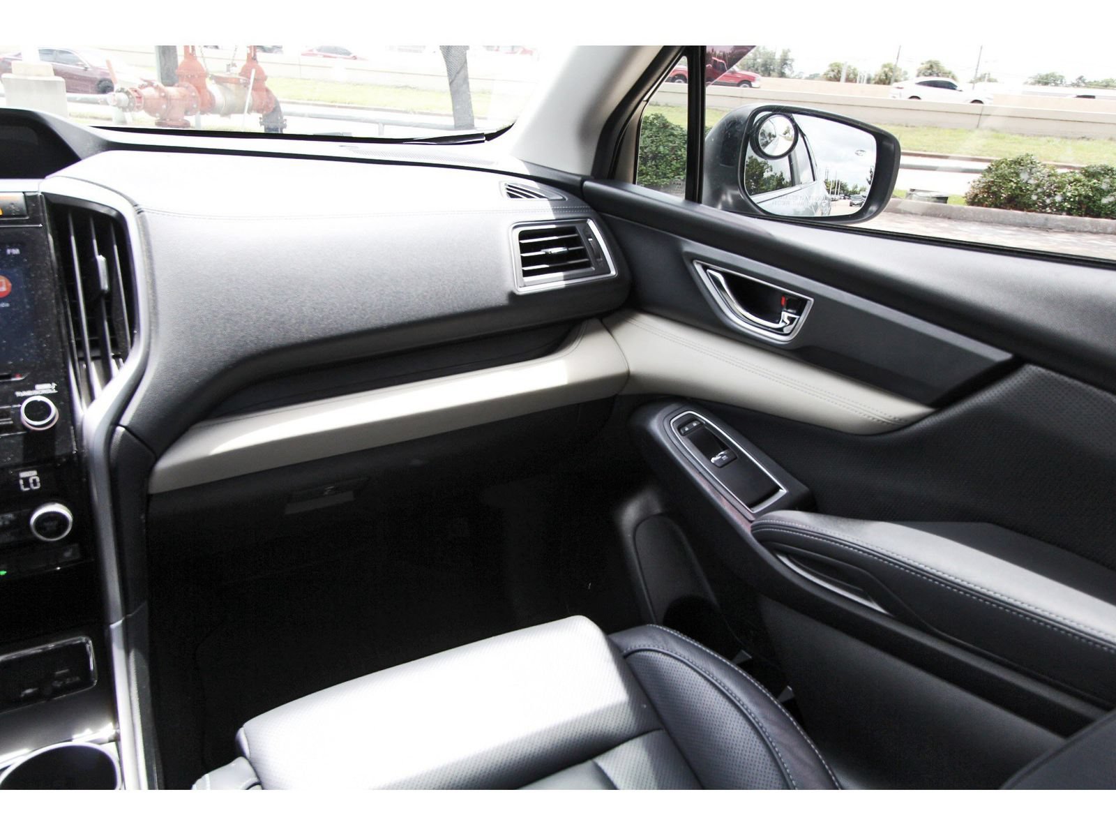 Used 2022 Subaru Ascent Limited w/ Technology Package AWD/4WD image 10