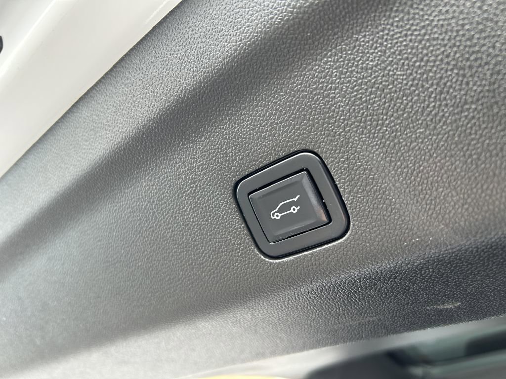 Used 2023 Chevrolet Suburban Premier image 21