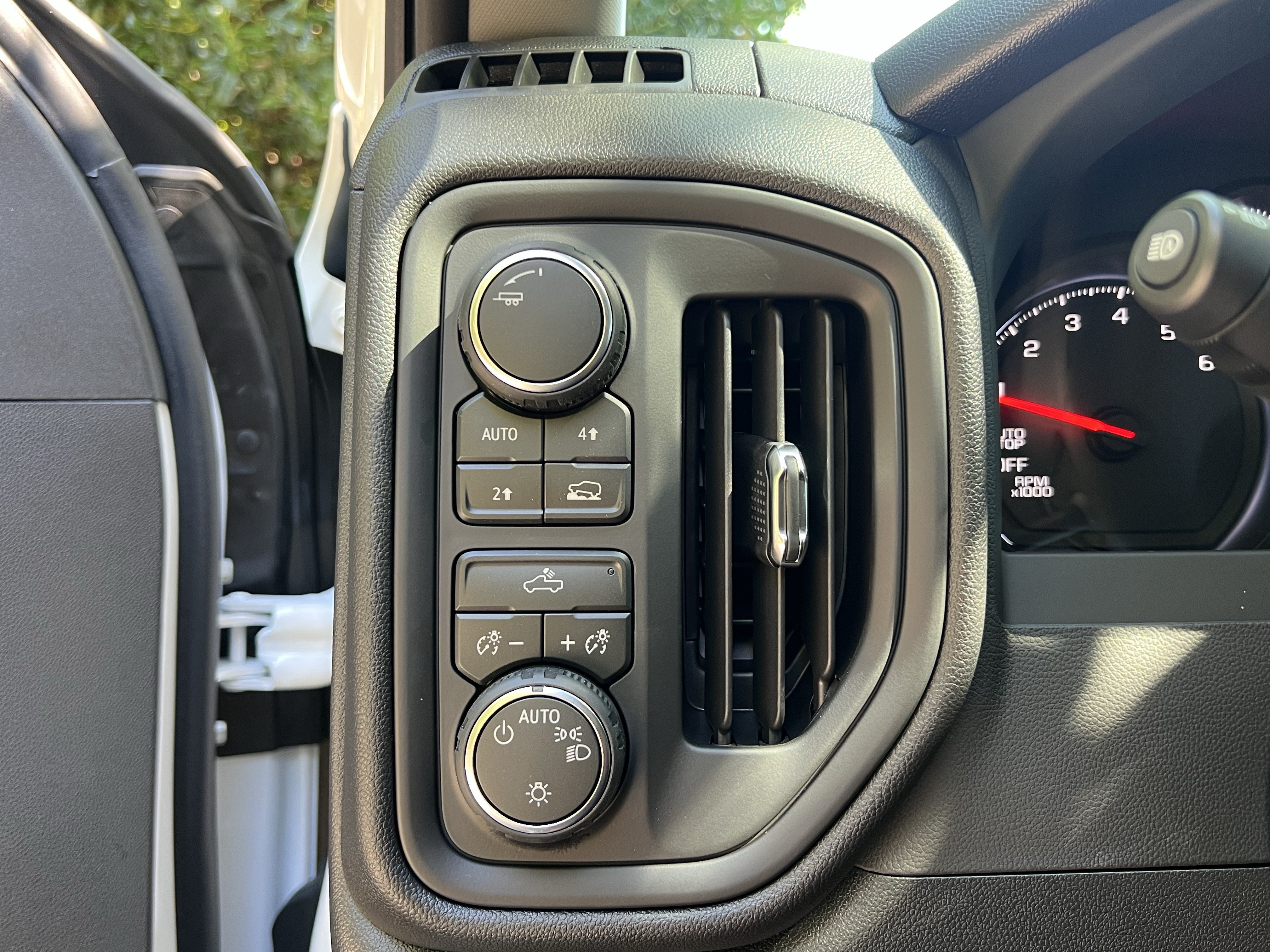 New 2026 Chevrolet Silverado 1500 Custom w/ Turbomax Blackout Package AWD/4WD image 18