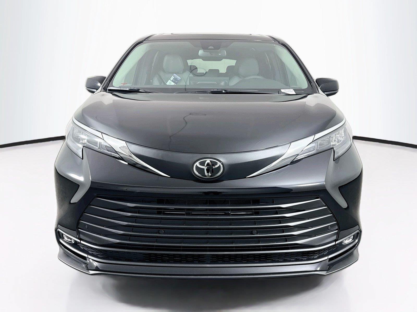 New 2026 Toyota Sienna XLE FWD image 9