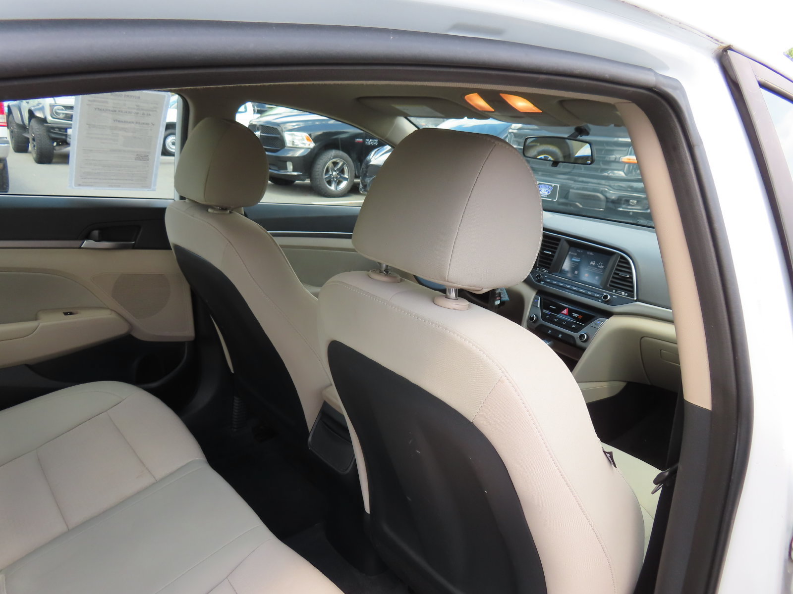 Used 2017 Hyundai Elantra SE FWD image 30