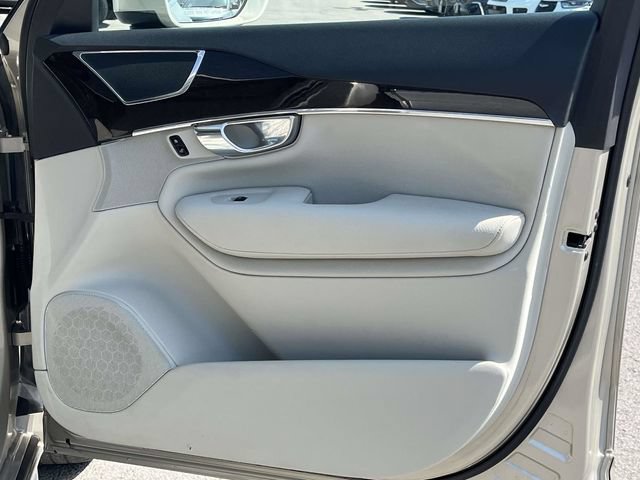 Used 2016 Volvo XC90 T6 Momentum w/ Momentum Plus Package AWD/4WD image 28