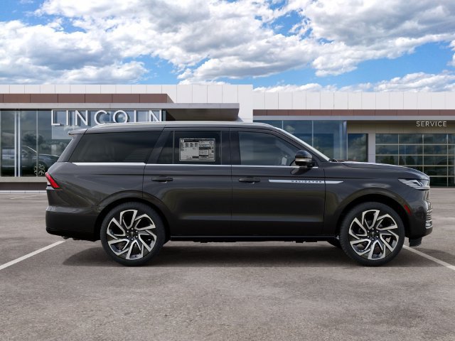 New 2027 Lincoln Navigator Reserve AWD/4WD image 7