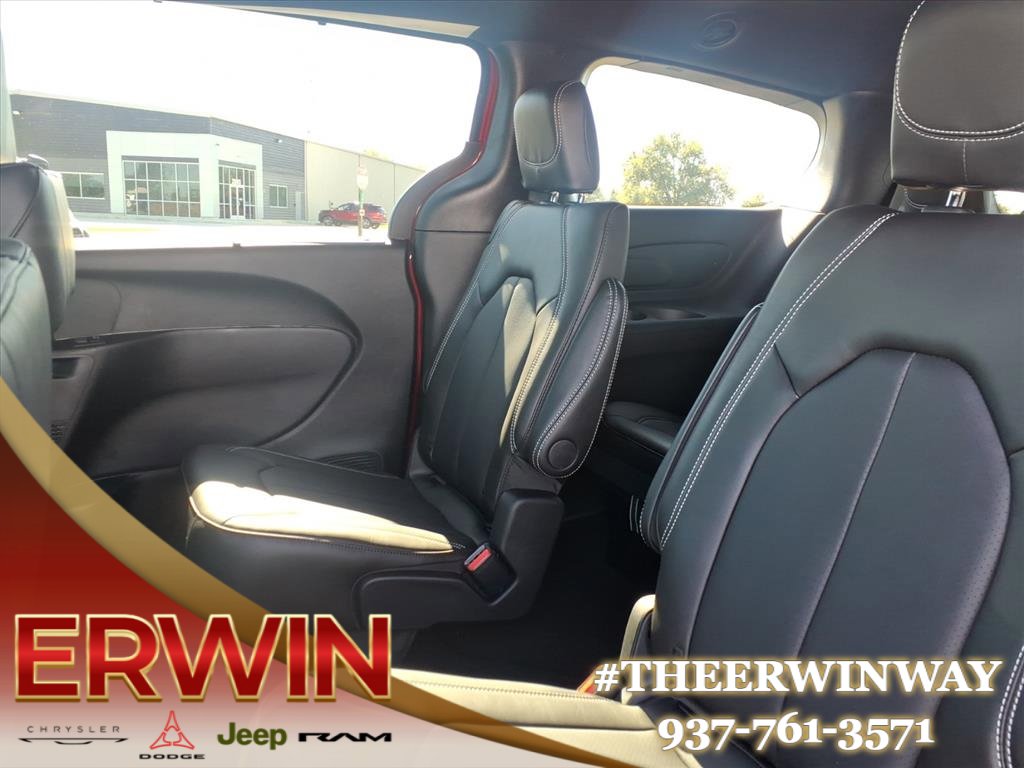 New 2026 Chrysler Pacifica Select image 5