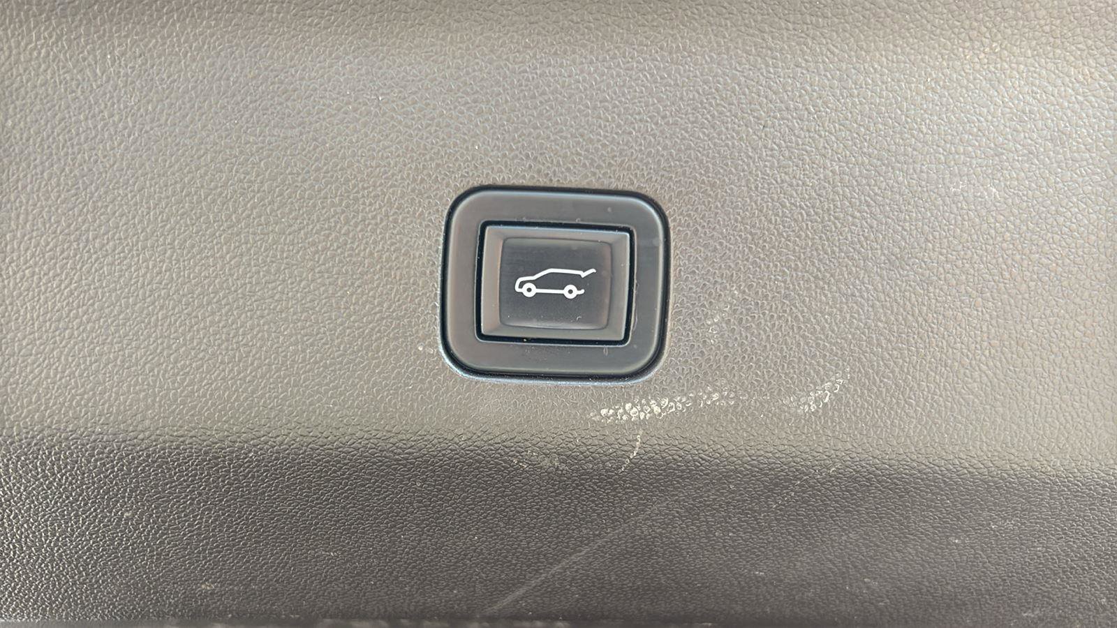 Used 2021 Chevrolet Tahoe Z71 w/ Luxury Package image 19