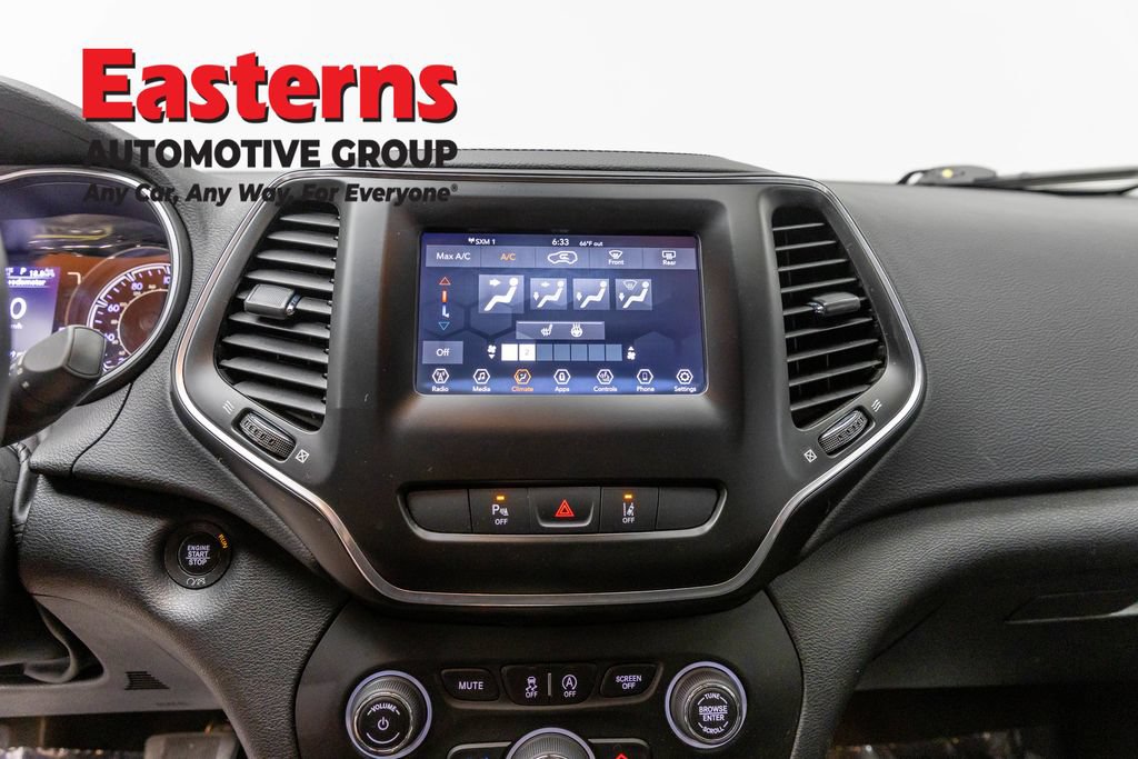 Used 2021 Jeep Cherokee Latitude Plus AWD/4WD image 13