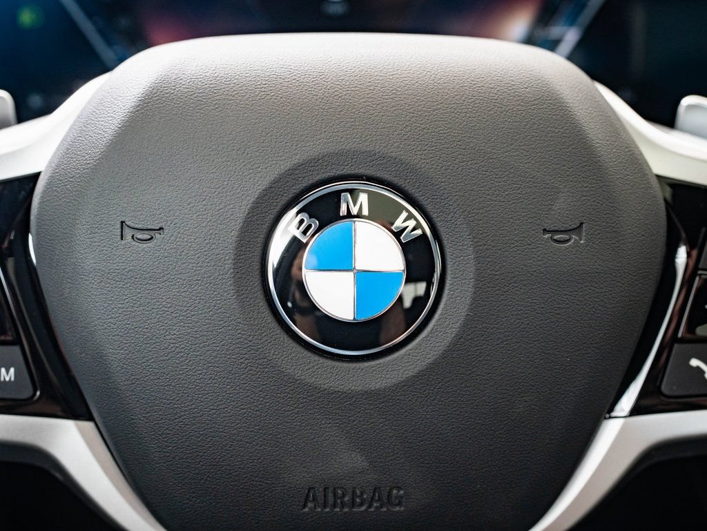 Certified 2025 BMW 330i xDrive Sedan w/ Convenience Package AWD/4WD image 26