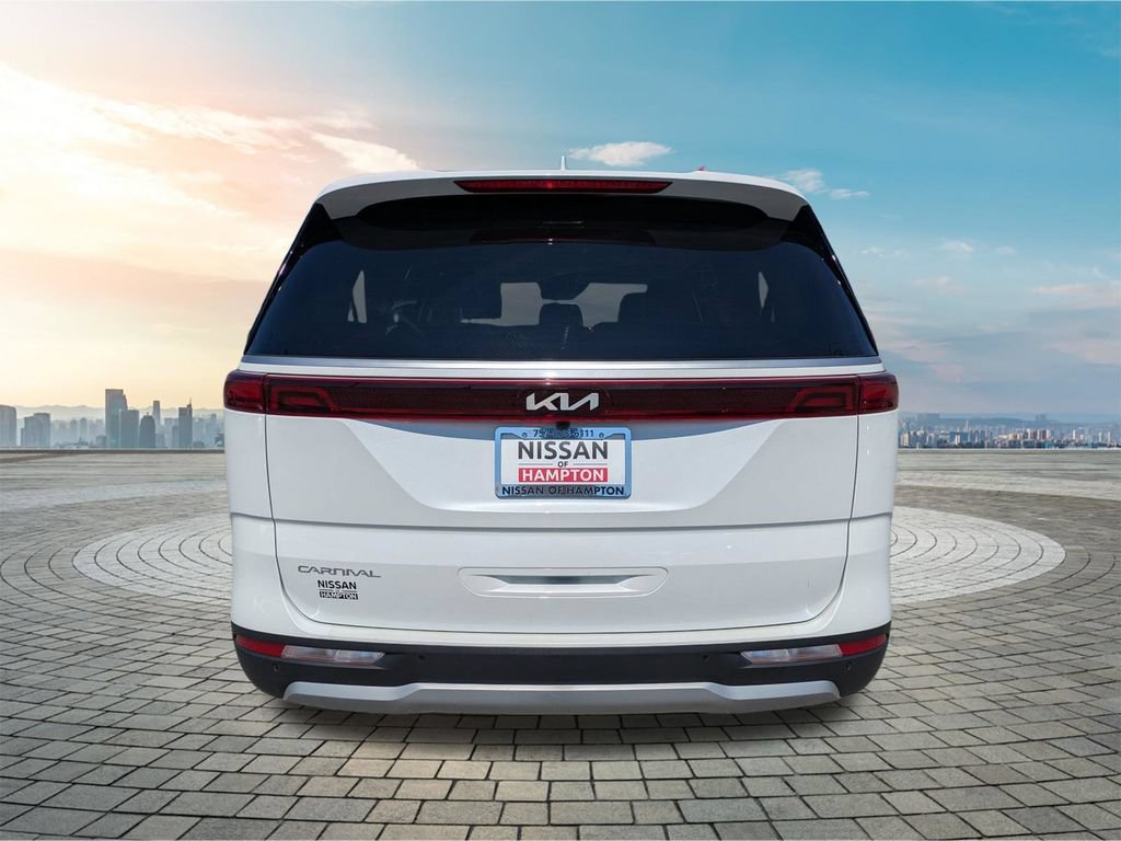 Used 2024 Kia Carnival LX FWD image 6