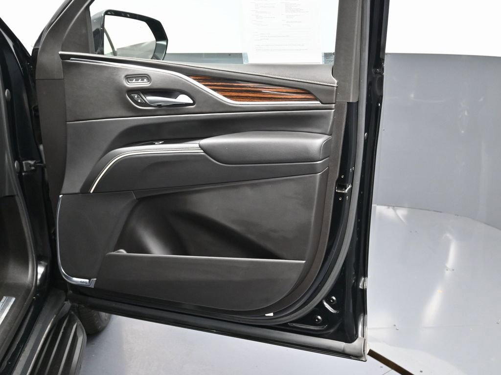 Used 2023 Cadillac Escalade ESV Premium Luxury image 43