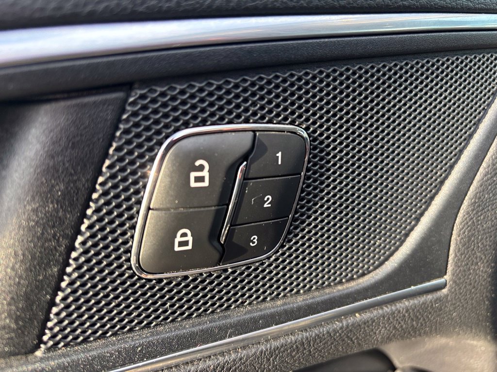 Used 2018 Ford Edge Titanium w/ Equipment Group 301A AWD/4WD image 24